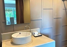 Двухместное бунгало Deluxe с видом на море двуспальная кровать в HIP Seaview Resort at Phi Phi