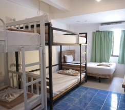 Кровать в общем номере в Frog House Bed & Breakfast