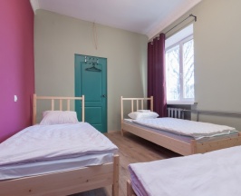 Спальное место в общем 3-х местном номере для мужчин в Story Hostel