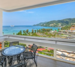 Люкс Royal с 2 комнатами с балконом в Andaman Beach Suites Hotel