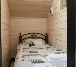 Шале c террасой с балконом в Moon House