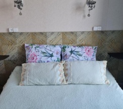 Вилла с балконом и с красивым видом из окна в Гостевой дом