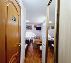 4-местный номер стандарт семейный (мансарда) в Золотой Лев