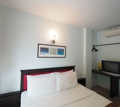 Двухместный номер Deluxe с балконом двуспальная кровать в Andaman Legacy Guest House