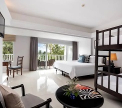 Номер Deluxe Terrace Fun семейный с балконом в Thavorn Palm Beach Resort Phuket