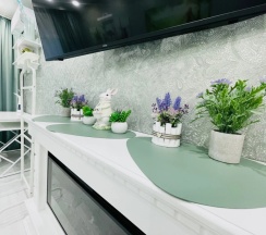 Четырёхместный люкс Superior с балконом и с красивым видом из окна в Апартаменты Гагарина 25