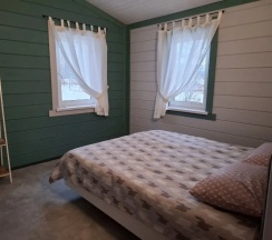 Коттедж с 2 комнатами с балконом в Фортуна