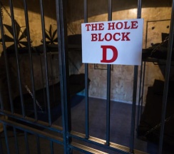 Кровать в общем номере в Alcatraz Jail-Hostel