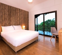 Бунгало с балконом и с видом на сад в Bluerama Resort