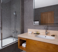 Двухместный room Guest двуспальная кровать в Отель DoubleTree by Hilton Almaty
