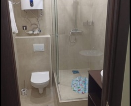 Трехместный номер с двуспальной и односпальной кроватями в Аякс