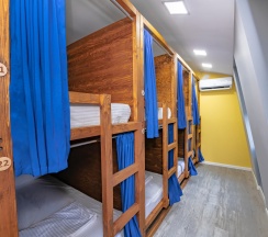 Кровать в общем номере в Море