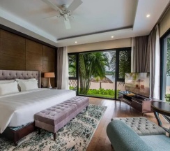 Апартаменты с доступом в парк VinWonders с 3 комнатами рядом с пляжем в Vinpearl Resort & Spa Nha Trang Bay