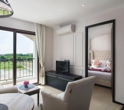 Номер Deluxe с балконом в The Symphony Suites Pattaya
