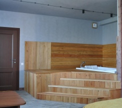 Комфортабельный Люкс с джакузи в Loft Boutique