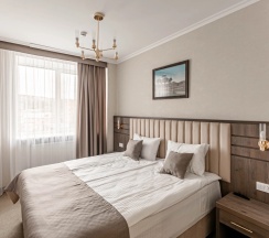 Двухместный люкс семейный с 2 комнатами двуспальная кровать в Кристалл