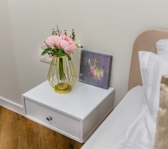 Светлый двухместный номер с удобствами в центре Санкт-Петербурга в Адриан