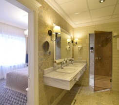 Suite Luxe в Hotel voyage