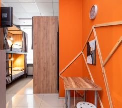 №6 Оранжевая (Капсула в 4х-местном общем номере с собственной душевой комнатой и санузлом) в Дип Слип