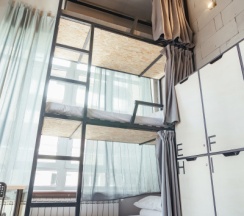 Место в девятиместном номере для женщин в Rock hostel
