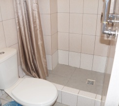 Трёхместный номер Standard с балконом и с красивым видом из окна в Гранат