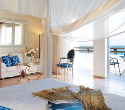 Люкс-бунгало семейный Marin Bay First Row с частичным видом на море в Grecotel Marine Palace & Aqua Park