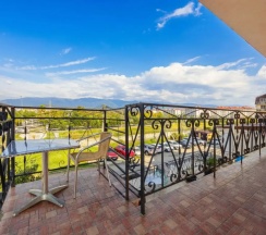 Трёхместный номер с террасой Comfort в Green rent