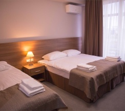 Стандартный трехместный номер в River star