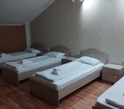 Номер эконом бизнес с 4 односпальными кроватями (мансарда) в Xl комплекс