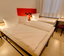 Двухместный номер Standard двуспальная кровать в MEININGER Hotel Leipzig Hauptbahnhof