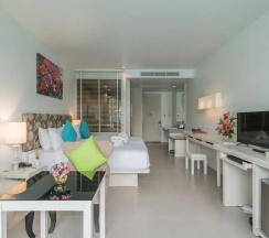 Трёхместный номер Deluxe с балконом в The Briza Beach Resort Khaolak
