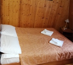 Двухместный номер с одной  двуспальной кроватью в Трактир у дороги