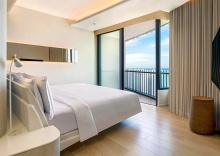 Двухместный семейный Ocean Suite двуспальная кровать в Hilton Pattaya