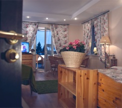 Улучшенный номер с кроватью размера «king-size» (ванная комната вне номера) в Villa a la Russe