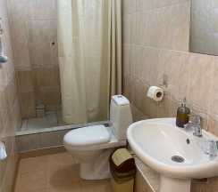 ДВУХМЕСТНЫЙ СТАНДАРТ с внешней личной ванной комнатой  и дополнительным местом в Ля Вилла