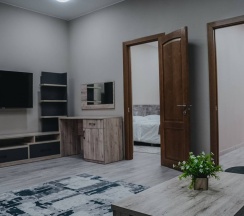 Люкс 3-х комнатный с балконом в Ахтынские бани №1