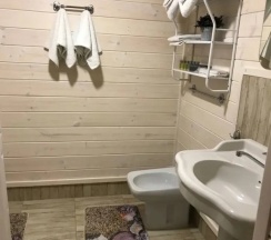 Коттедж с красивым видом из окна в СПА-Волга