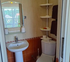 Двухместный номер Superior с балконом и с красивым видом из окна двуспальная кровать в Тихий домик