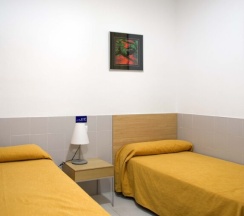 Двухместный номер Economy 2 отдельные кровати в Albergue Inturjoven Málaga - Hostel