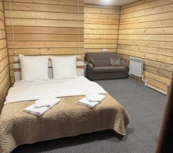 Семейные апартаменты с балконом и с красивым видом из окна в Лола