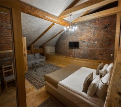 Улучшенный двухместный номер (без окна) в Маросейка 2/15