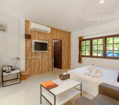 Семейный люкс с балконом в Club Bamboo Boutique Patong Beach Resort