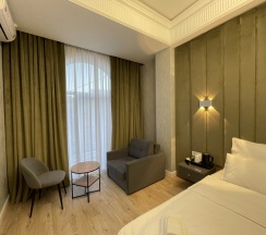 Двухместный номер Comfort с балконом и с красивым видом из окна двуспальная кровать в Parallel