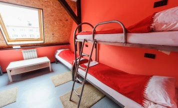 Кровать в общем номере (мужской номер) с красивым видом из окна в HostelCity 57