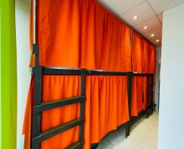 Мужской шестиместный номер (Верхнее) в Sunny Sochi Hostel