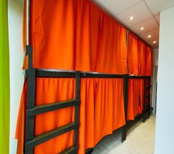 Мужской шестиместный номер (Верхнее) в Sunny Sochi Hostel