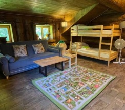 Четырёхместный номер №4 с красивым видом из окна в Дубки