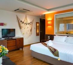 Двухместный люкс с балконом двуспальная кровать в Hotel Mermaid Bangkok