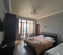 Трёхместный номер Deluxe с балконом и с видом на море в Мини-отель Leon Beach Hotel
