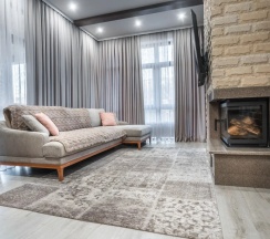 Люкс с балконом и с красивым видом из окна в Apart hotel Colibri